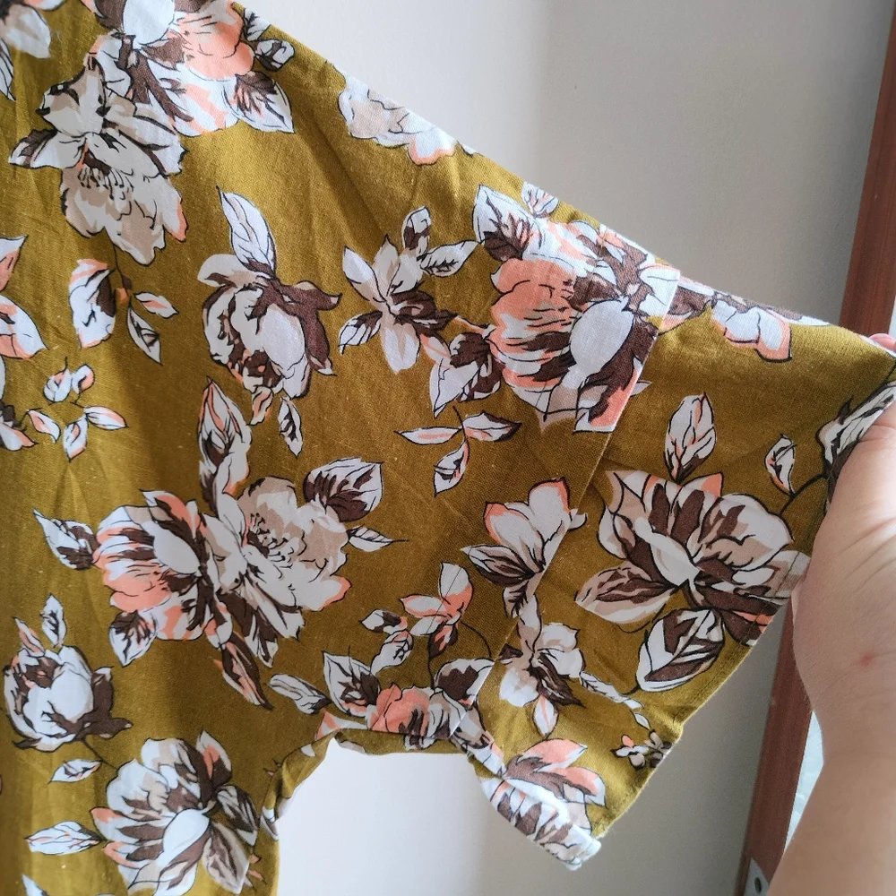 Floral Flounce Sleeve Long Top - Picture 6 of 16